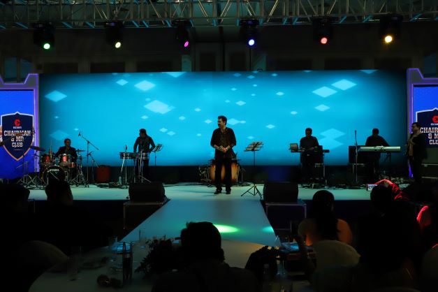 Live artist performance on a Knight Kings produced stage
